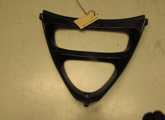 Cowl V shape under Kawasaki ZZR 600