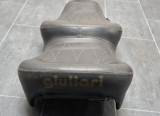 Zadel Suzuki GS 550 L