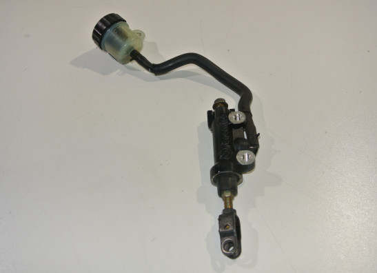 Rempomp achter Yamaha FZ6