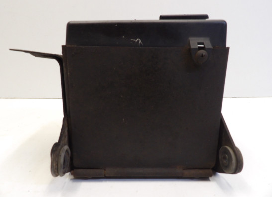 Batterie befestigung Suzuki VS 800 Intruder