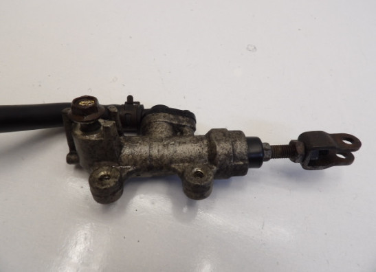 Rempomp achter Suzuki GSX R 600