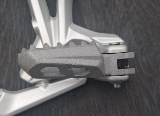 Fussrastetrager vorne rechts Ducati Multistrada V4