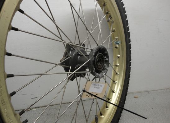 Voorvelg met band Cagiva W16 600