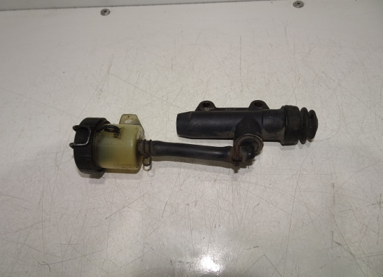 Rempomp achter Aprilia Caponord 1000