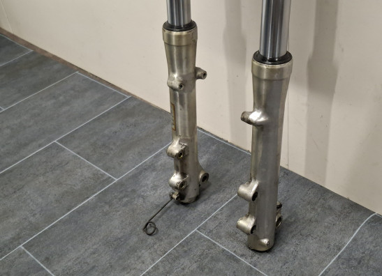 Voorpoten compleet Suzuki Madura 1200