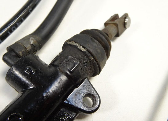 Rempomp achter KTM 125 Duke