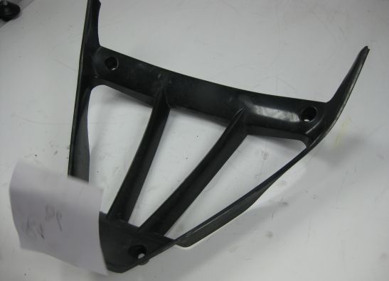 Cowl V shape under Yamaha YZF R1