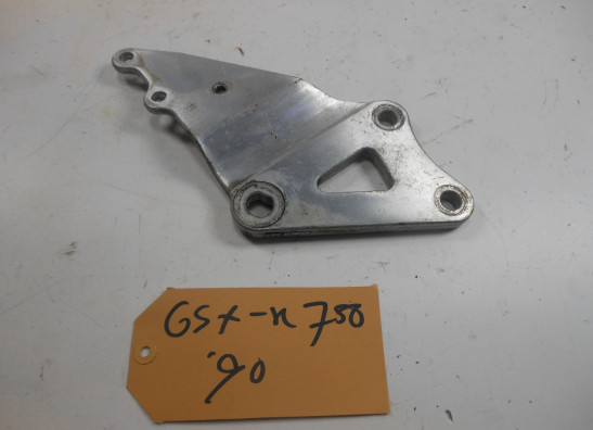 Fussrastetrager vorne rechts Suzuki GSX R 750