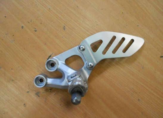 Fussrastetrager vorne links Suzuki GSX R 600