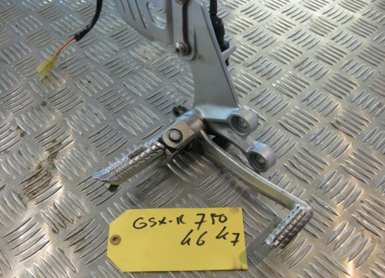 Fussrastetrager vorne rechts Suzuki GSX R 750