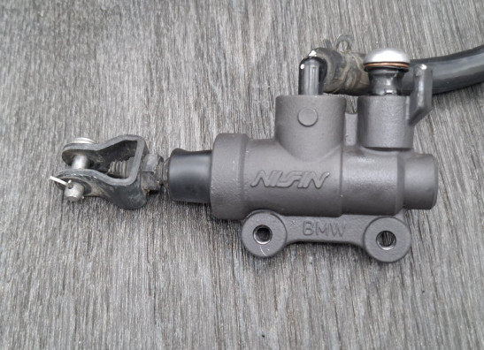 Rempomp achter BMW R 1200 GS LC