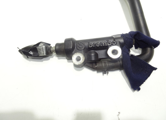 Rempomp achter Yamaha MT 09