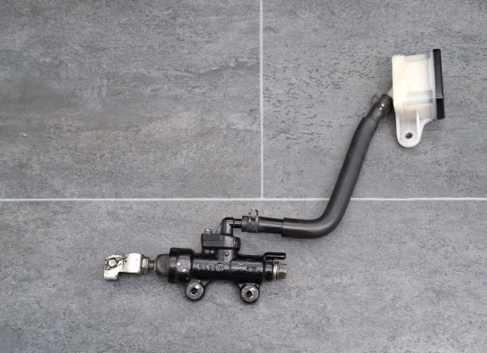 Rempomp achter Honda CB 500 X