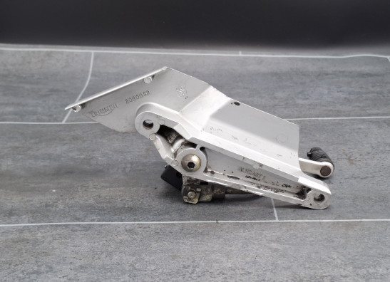 Fussrastetrager vorne links Triumph Trident 900