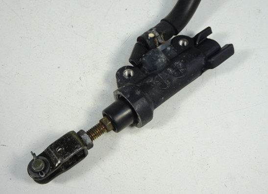Rempomp achter Yamaha FZ1