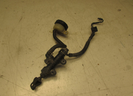 Rempomp achter Honda CBF 500