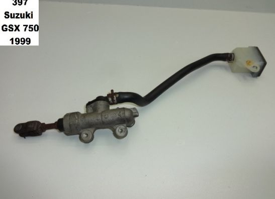 Rempomp achter Suzuki GSX 750