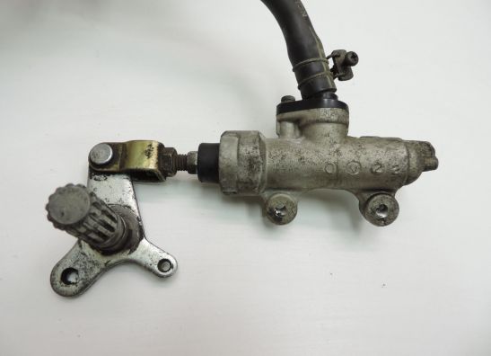 Rempomp achter Suzuki GSX F 600