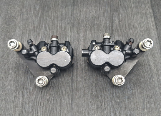 Brake calipers front Triumph Trident 900
