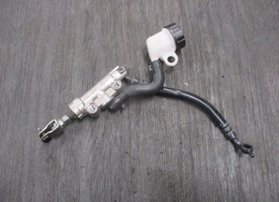 Rempomp achter Yamaha MT 03