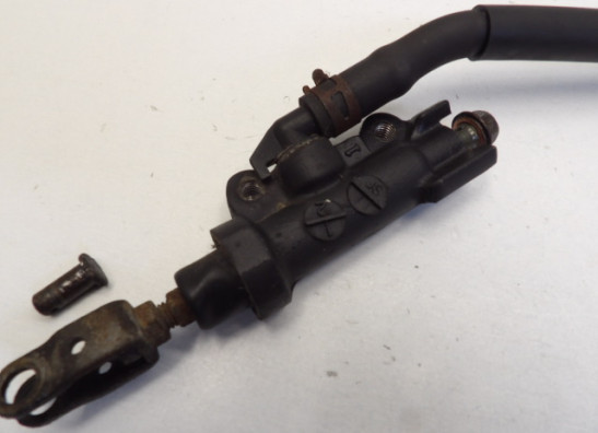 Rempomp achter Yamaha FAZER 600