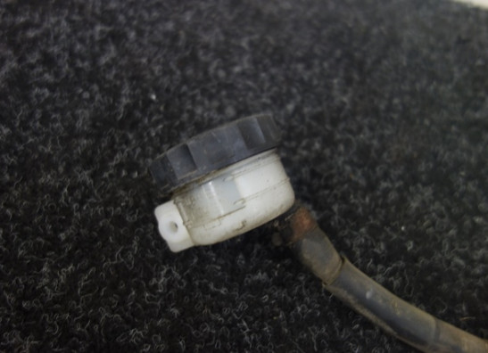 Rempomp achter Kawasaki VERSYS 650