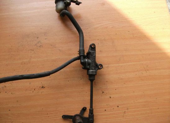 Rempomp achter Yamaha TDM