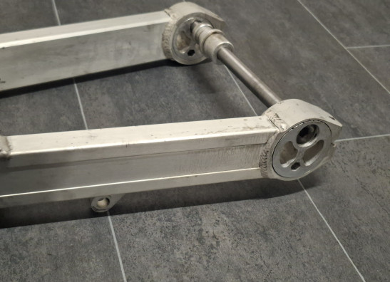 Achterbrug Triumph Trident 900