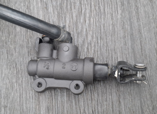 Rempomp achter BMW R 1200 GS LC