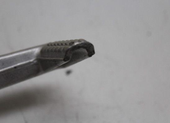 Fussrastetrager vorne rechts Suzuki GSX R 750