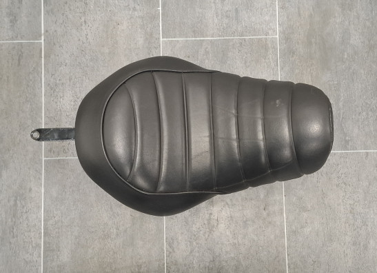 Zadel Harley Davidson XL883N Iron 883