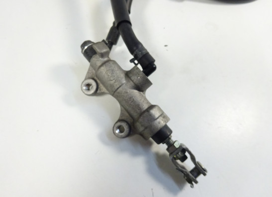 Rempomp achter Kawasaki ER 6