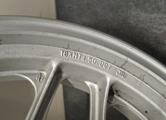 Achtervelg Triumph Trident 900