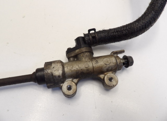 Rempomp achter Honda ST 1100 Pan European