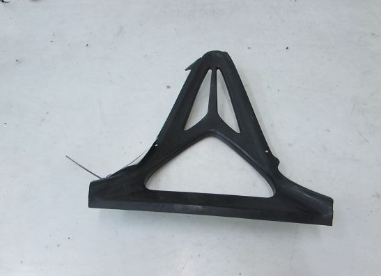 Cowl V shape under Yamaha YZF R6