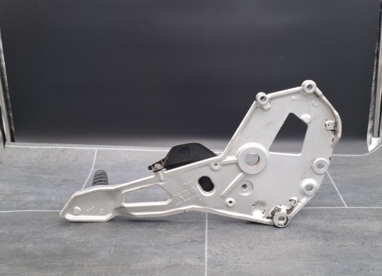 Fussrastetrager vorne links BMW F 900 XR