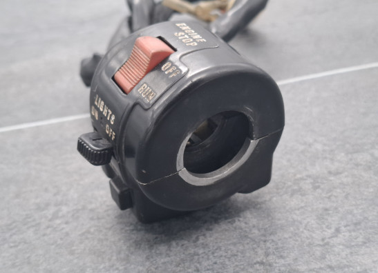 Handlebar switch assy right Suzuki GSX 550 EF